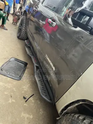Rugged Side Step for Tundra