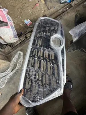 Neatly Used Direct Tokunbo Front Grille for Highlander 2020