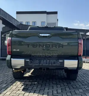 Toyota Tundra Limited 2022 Green