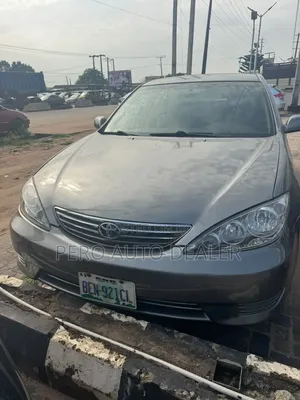 Toyota Camry 2005 Gray