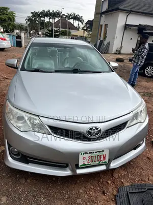 Toyota Camry XLE 4dr Sedan (2.5L 4cyl 6A) 2014 Silver