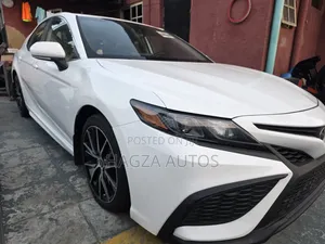 Toyota Camry SE 2022 White