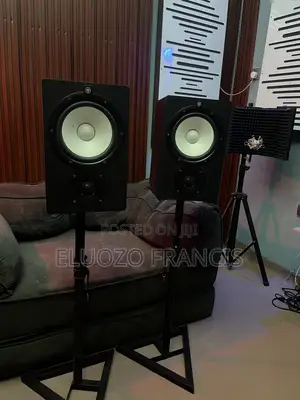 Yamaha HS8 + Stands