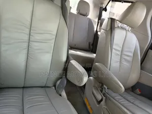 Toyota Sienna 2011 Gray
