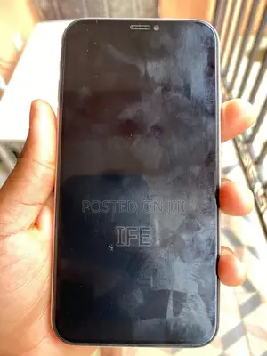 Apple iPhone XR 64 GB White