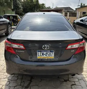 Toyota Camry SE 4dr Sedan (2.5L 4cyl 6A) 2012 Gray