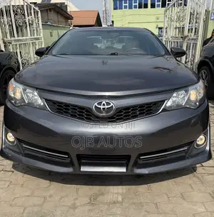 Toyota Camry SE 4dr Sedan (2.5L 4cyl 6A) 2012 Gray