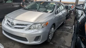 Toyota Corolla LE 4dr Sedan (1.8L 4cyl 4A) 2011 Silver