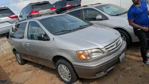 Toyota Sienna LE 2001 Silver