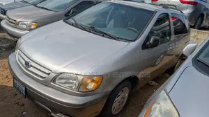 Toyota Sienna LE 2001 Silver