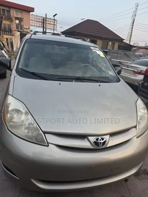 Toyota Sienna LE 4WD 2007 Gold