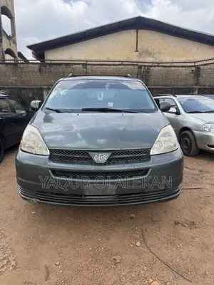 Toyota Sienna 2004 Green