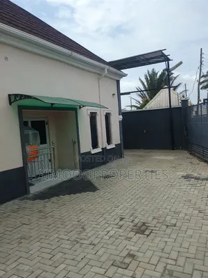 2bdrm Block of Flats in Lakowe for rent