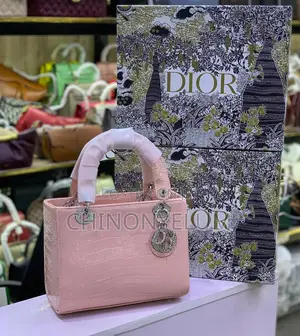 Elegant Luxury Handbag for Ladies – Classy and Stylish Design