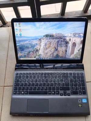Laptop Sony VAIO E14135 8GB Intel Core i7 HDD+SSD 512GB