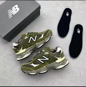 New Balance 9060 Sneakers (Unisex)