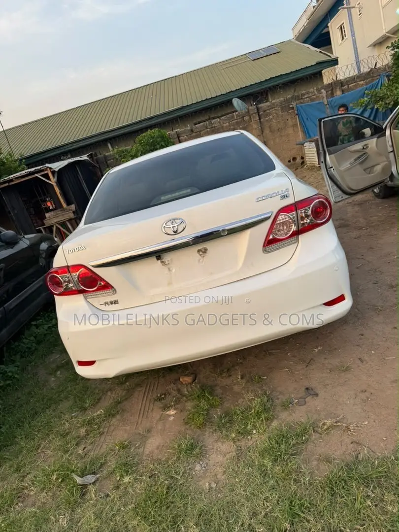 Toyota Corolla 2012 White