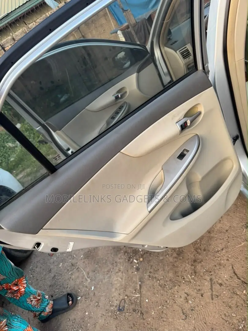 Toyota Corolla 2012 White