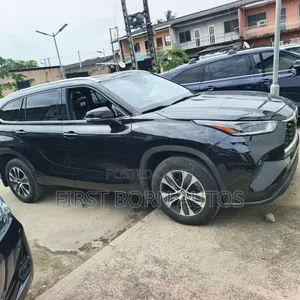 Toyota Highlander XLE 2022 Black