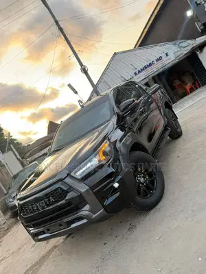 Toyota Hilux 2024 Black