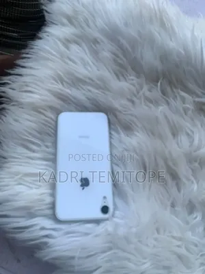 Apple iPhone XR 128 GB White