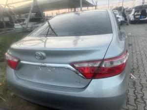 Toyota Camry SE w/Special Edition Pkg (2.5L 4cyl 6A) 2016 Silver