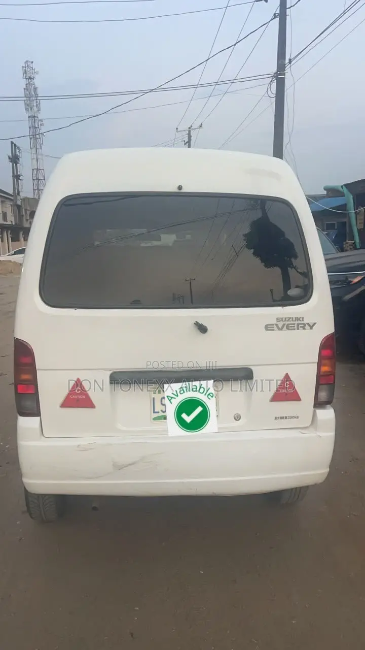 Suzuki Every 2009 White