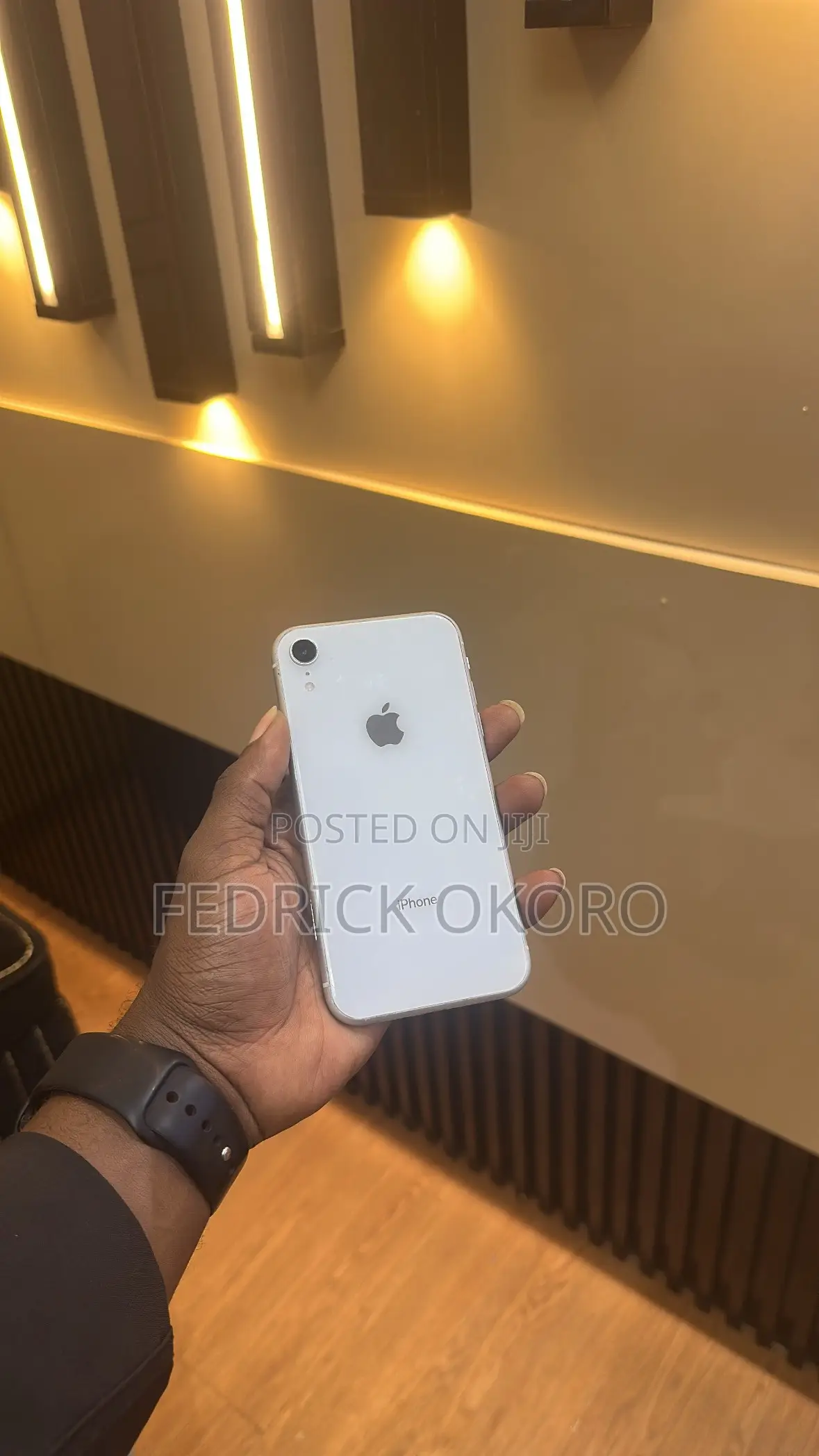 Apple iPhone XR 64 GB White