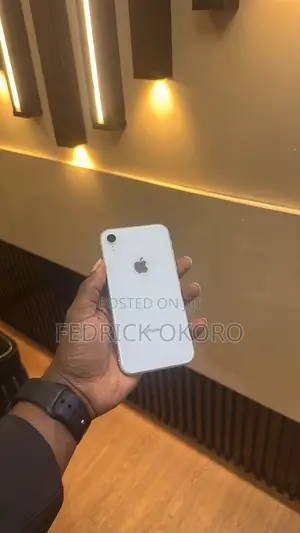 Apple iPhone XR 64 GB White