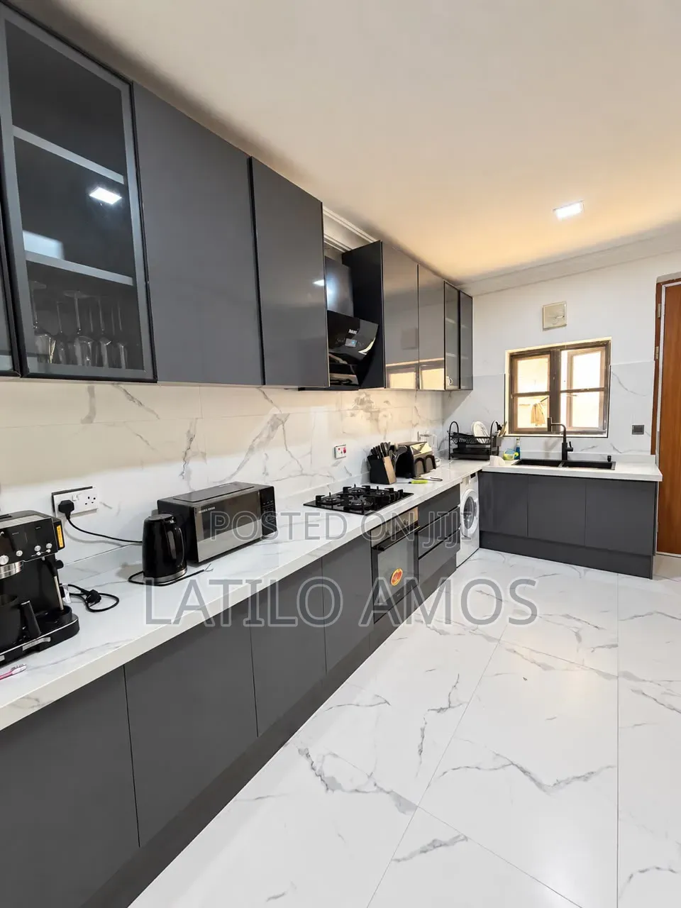 Spacious 3 Bedroom Triplex