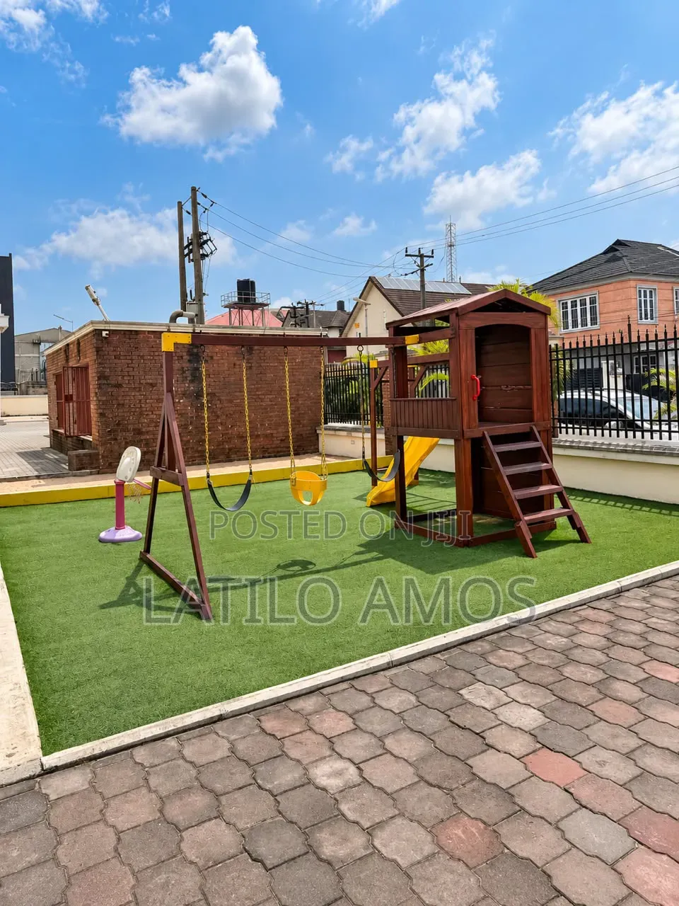 Spacious 3 Bedroom Triplex