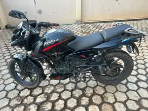 Bajaj Pulsar 220 F 2023 Black