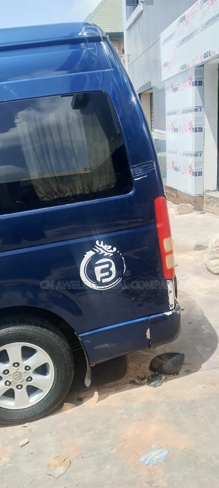 Toyota HiAce 2015 Blue