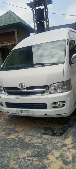 Toyota HiAce 2015 White