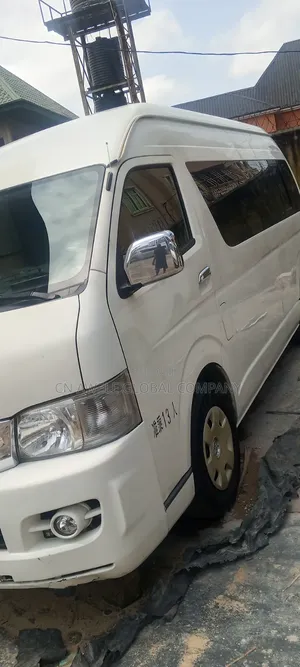 Toyota HiAce 2015 White