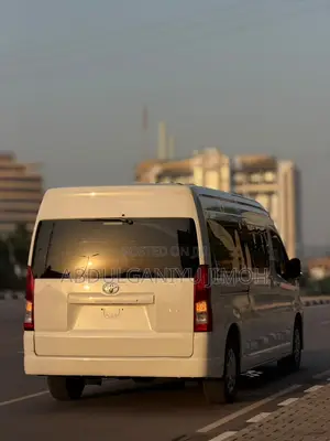Toyota HiAce 2021 White