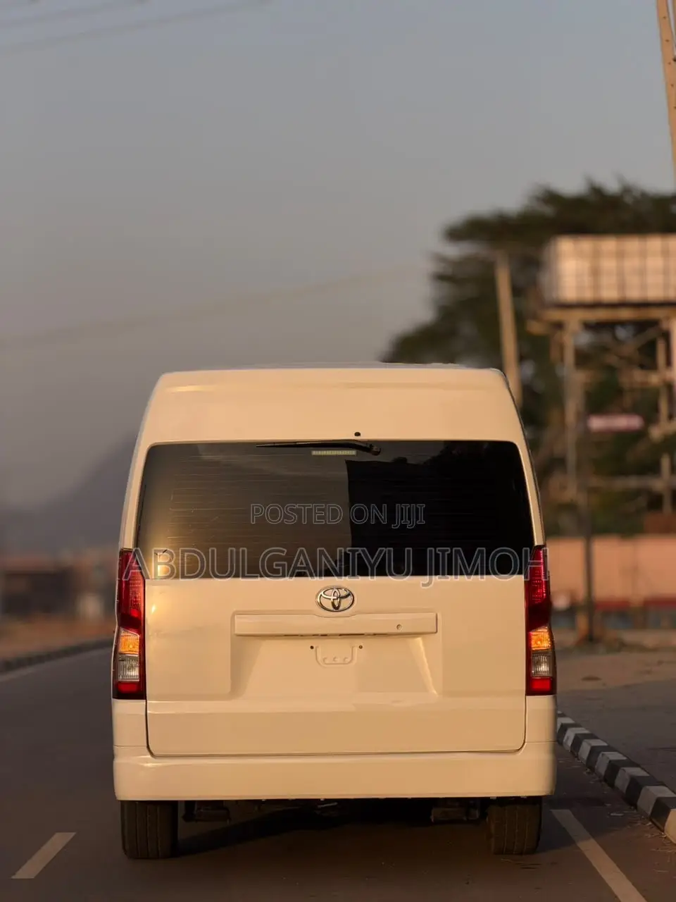 Toyota HiAce 2021 White