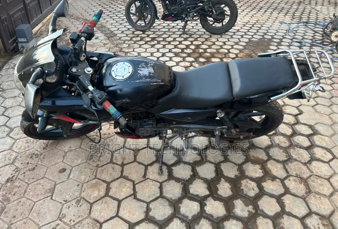 Bajaj Pulsar 220 F 2023 Black