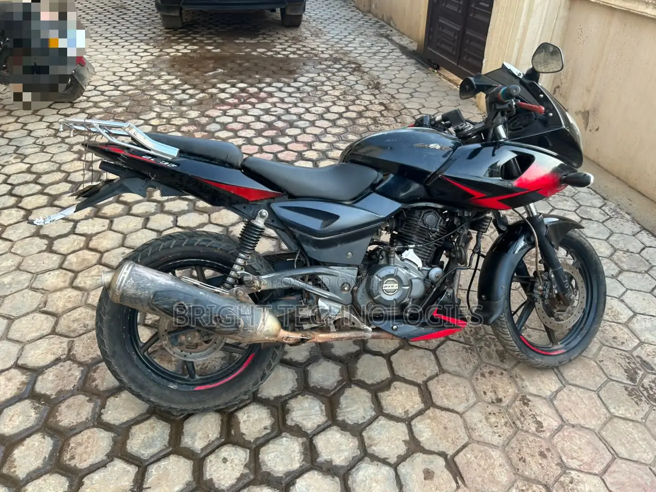 Bajaj Pulsar 220 F 2023 Black