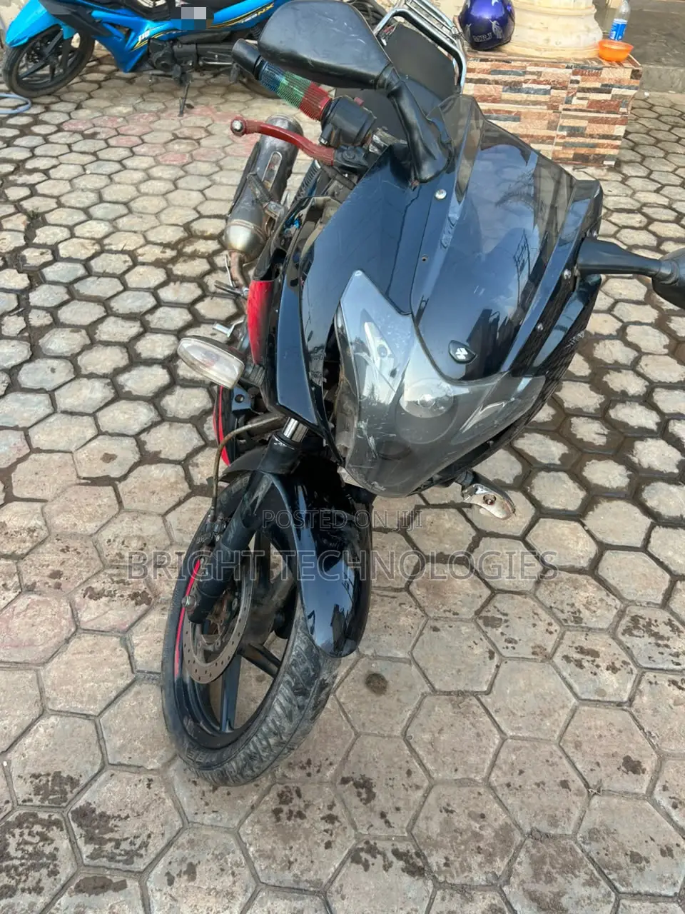 Bajaj Pulsar 220 F 2023 Black