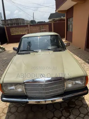 Mercedes-Benz 230E 1982 Green