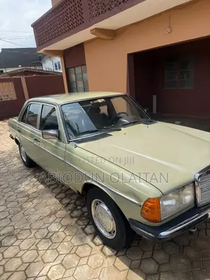Mercedes-Benz 230E 1982 Green