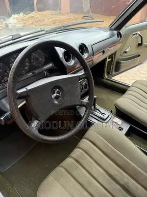 Mercedes-Benz 230E 1982 Green