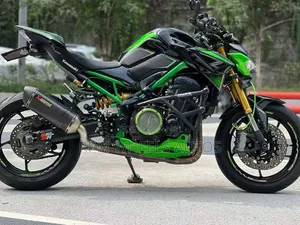 Kawasaki Z900RS 2022 Green