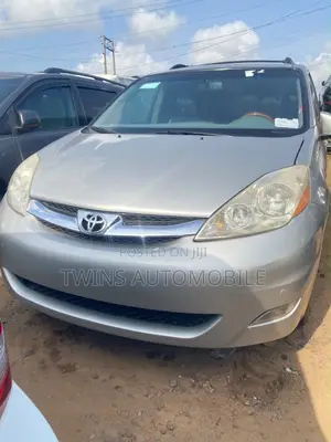 Toyota Sienna Limited 7 Passenger 2010 Silver