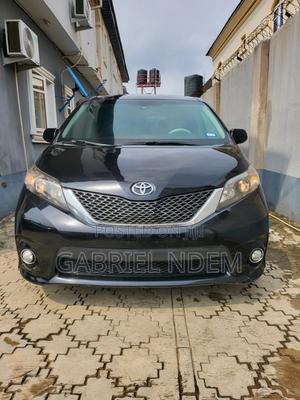 Toyota Sienna SE 8 Passenger 2011 Black