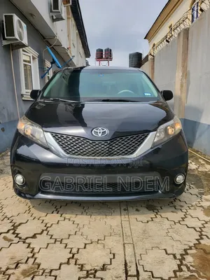 Toyota Sienna SE 8 Passenger 2011 Black