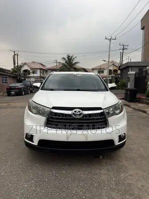Toyota Highlander XLE 4x2 V6 (3.5L 6cyl 8A) 2017 White