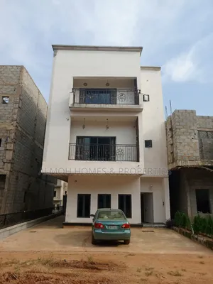 5bdrm Townhouse/Terrace in Karmo for sale