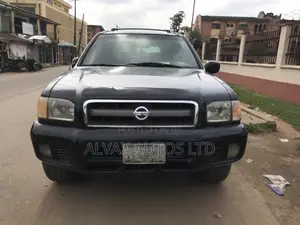 Nissan Pathfinder 2002 Black